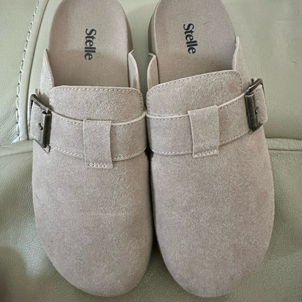 Elle Women's Tan Suede Mules